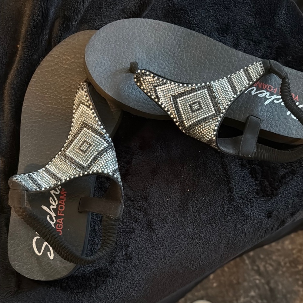 Skechers Black and Gray Sandals with Comfort Footbed ( preloved never worn tho)